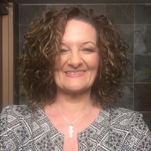 Meet your Posher, Lara